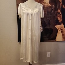 VINTAGE VANITY FAIR IVORY SIZE M ROBE SATIN TRICOT NWT New Old Stock