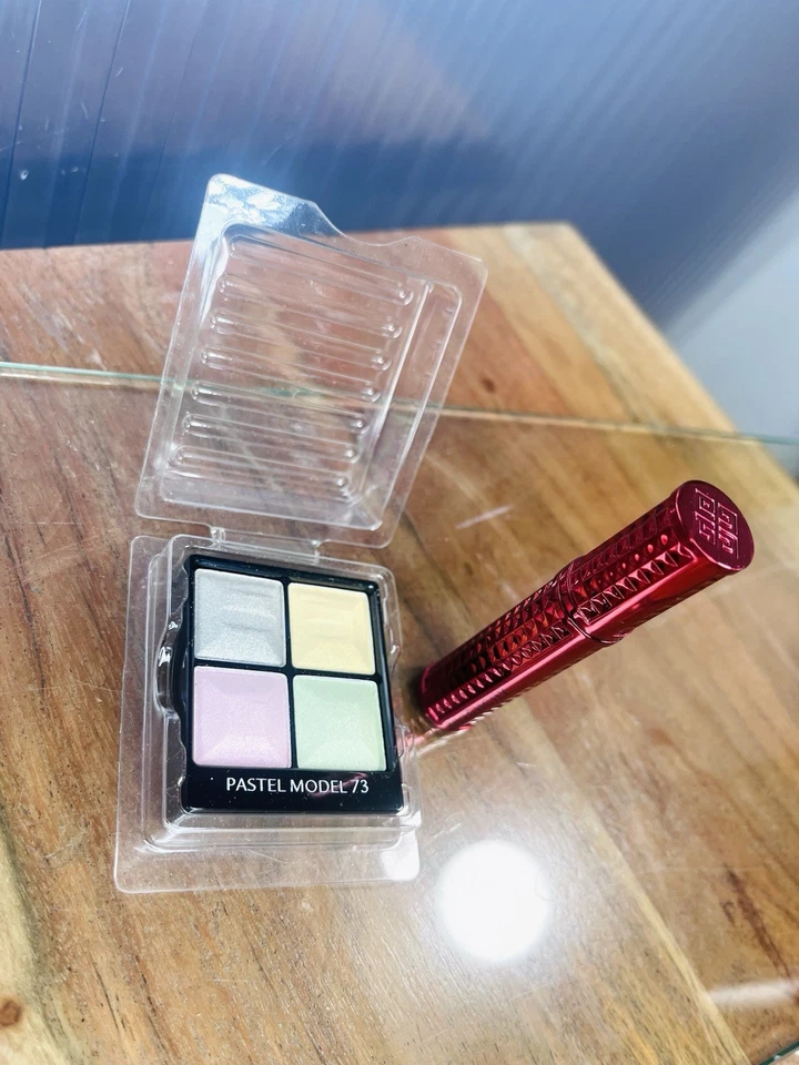 Givenchy Eye Shadows Prisme 73 Pastel Model  Mini Liquid Liner Disturbia Black - Image 4 of 4