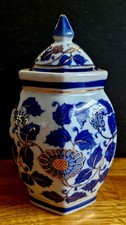 Small Vintage Collectable Chinese Blue & White Porcelain Ginger Jar with Lid