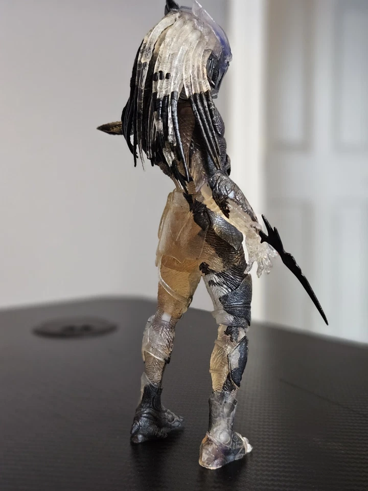 "Figura de acción NECA Predator 2010 camuflada encubierta Falconer 8"" auténtica completa" Foto 2 de 4