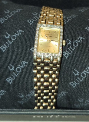 Ladies Geneve Supreme Vintage 14K Yellow Gold Watch with 30 Diamonds Bezel