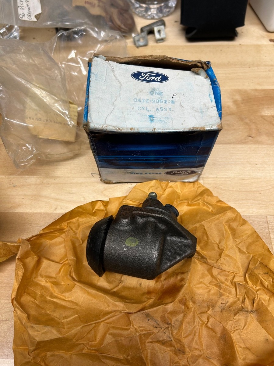 GENUINE FORD 1964-1972 Wheel Brake Cylinder BIG TRUCK F600 C4TZ