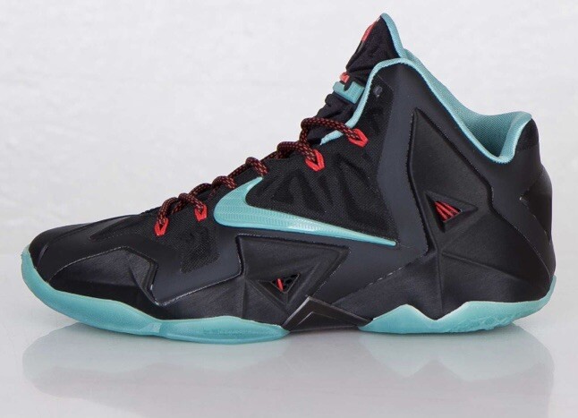 NEW Nike LeBron 11 XI Black Diffused Jade Crimson Red 616175  display picture 2