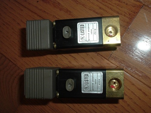 2x Burkert 1053-S001-031-00 330-C-1/8-F-BR 140psi 120V 3-Way 1/2" Solenoid Valve - Picture 3 of 5
