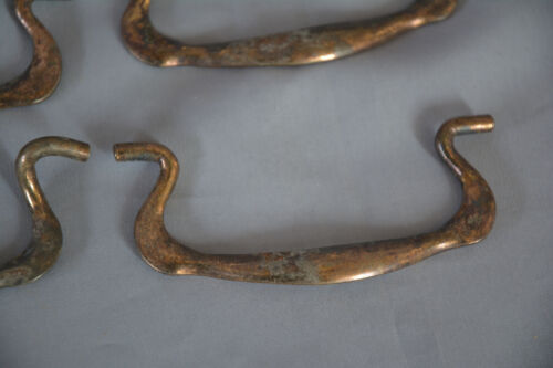 NICE SET 6 VINTAGE VICTORIAN STYLE BRASS PLATE BAIL PULLS C 1970s (R4) - Picture 3 of 4