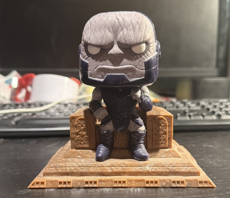 Funko Pop! Deluxe: Justice League Snyder - Darkseid on Throne used