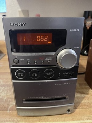 Sony CMT-NEZ30 Hi-Fi CD Cassette MP3 Player AM/FM Silver 45W 2006