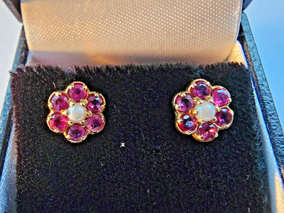 Ohrringe 9 kt Gold Rubin und Spaltperlen