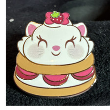 Disney Marie strawberry poundcake MUNCHLING e...