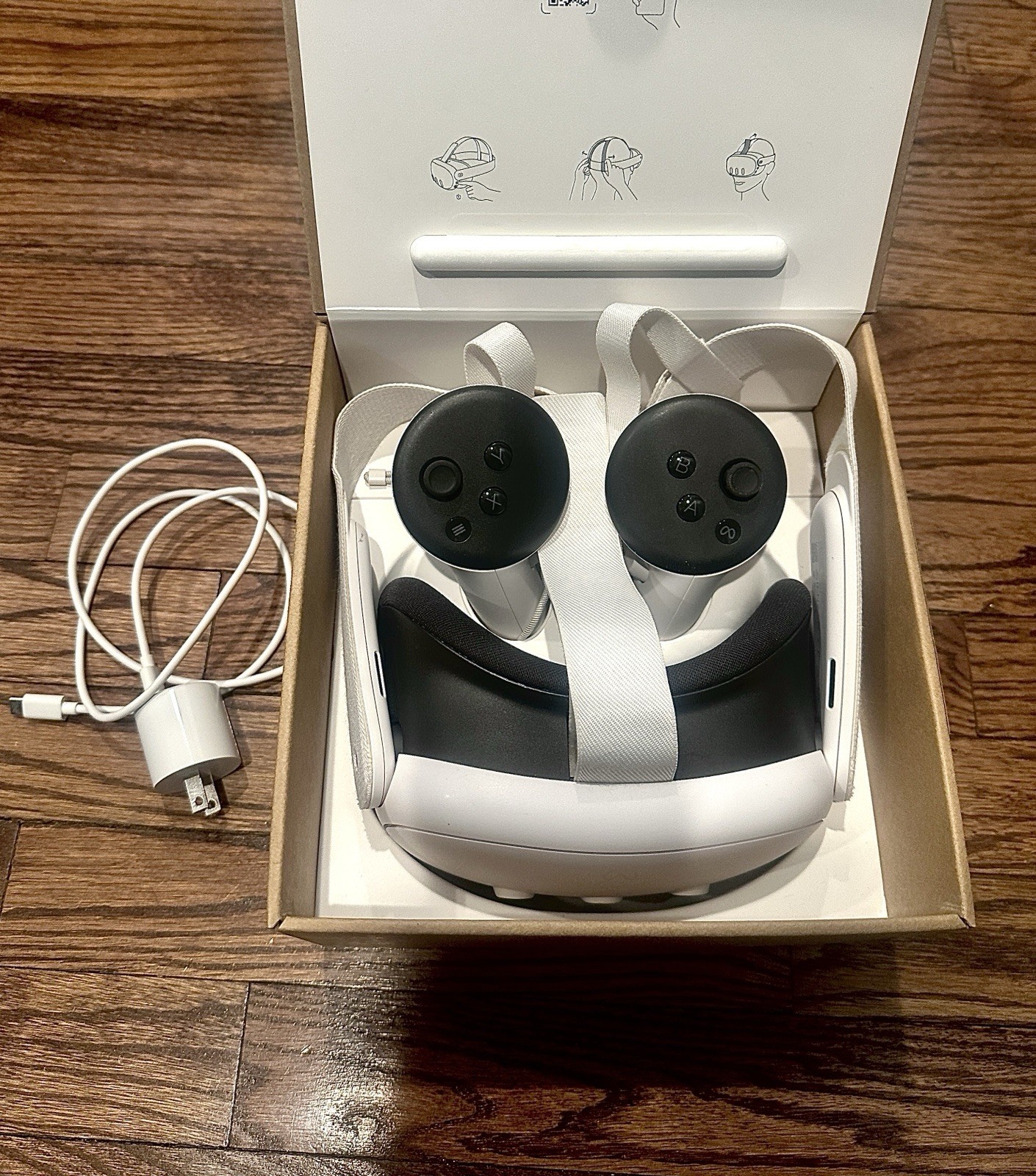 Meta Quest 3 VR Headset 128GB White with Controllers and Charger
