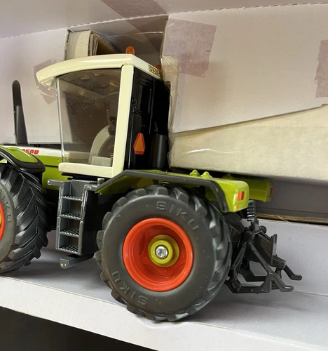 TRACTOR CLAAS XERION 2500 DIECAST 1:32 - Imagen 3 de 8