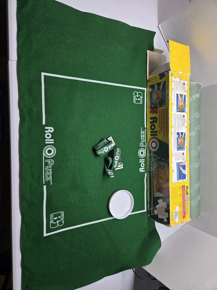 Свернутый цилиндр для хранения головоломок ROLL O PUZZ большой размер 16 X 20 дюймов войлок - Изображение 2 из 3