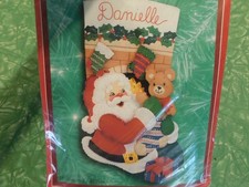 BUCILLA 84060 STOCKING STUFFER FELT APPLIQUE KIT SANTA TEDDY BEAR VTG 1999