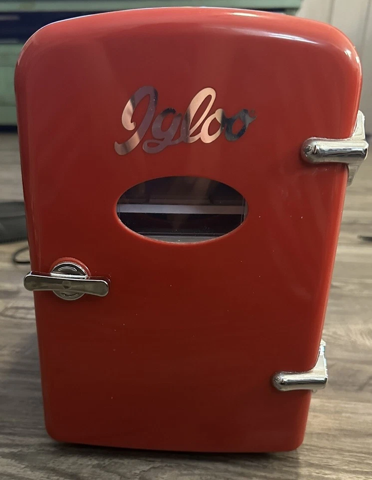 Mini nevera Iglú estilo retro roja con capacidad para 6 latas funcionando con cable de alimentación de CA PROBADO Foto 2 de 4