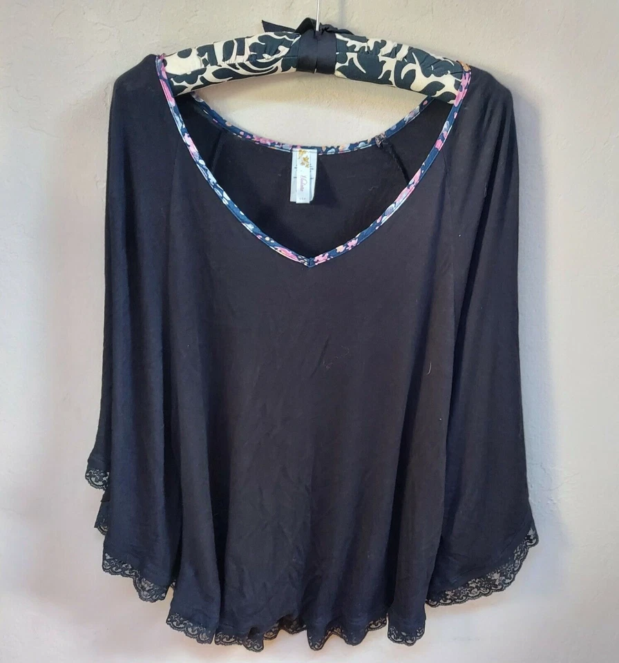 Mulata Womens Medium V-Neck Lace Hem Black Batwing Sleeve Top Blouse Casual
