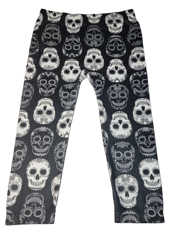 Leggings Cortos Capri Góticos No Boundaries Talla XL Calavera de Azúcar Blanco y Negro Usados en Excelente Condición Foto 3 de 4