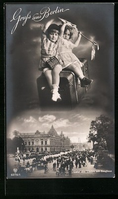 Postcard Berlin, Unter den Linden with armoury, children on a suitcase 
