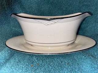 Noritake Sterling Cove Gravy Boat Bowl Bone China White Attached Underplate 772