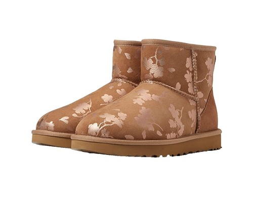 UGG Classic Short II Boot Brown Size 4 | eBay