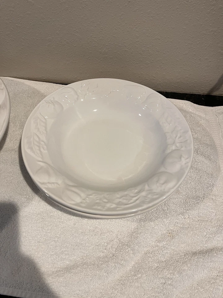 I Patrizi White 4 Pasta/Salad Bowls and Large Serving Bowl Williams Sonoma - Image 3 of 4