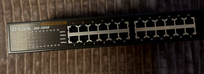 D-Link DES-1024D mit 24x 10/100 Mbit Ports