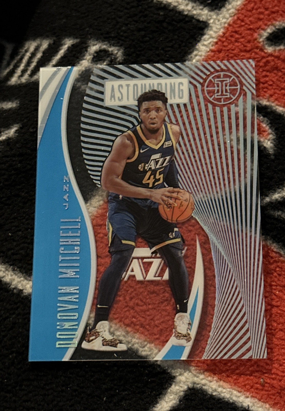2019-20 Panini Illusions - Astounding Donovan Mitchell #6 Sapphire