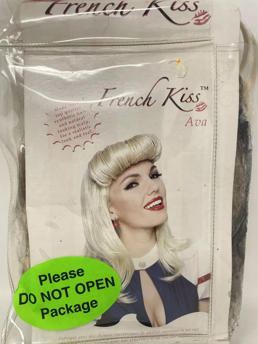 Et with top a blonde wig