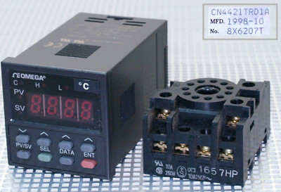 OMEGA Programmable Temperature Controller CN4421TRD1A with socket sample unit