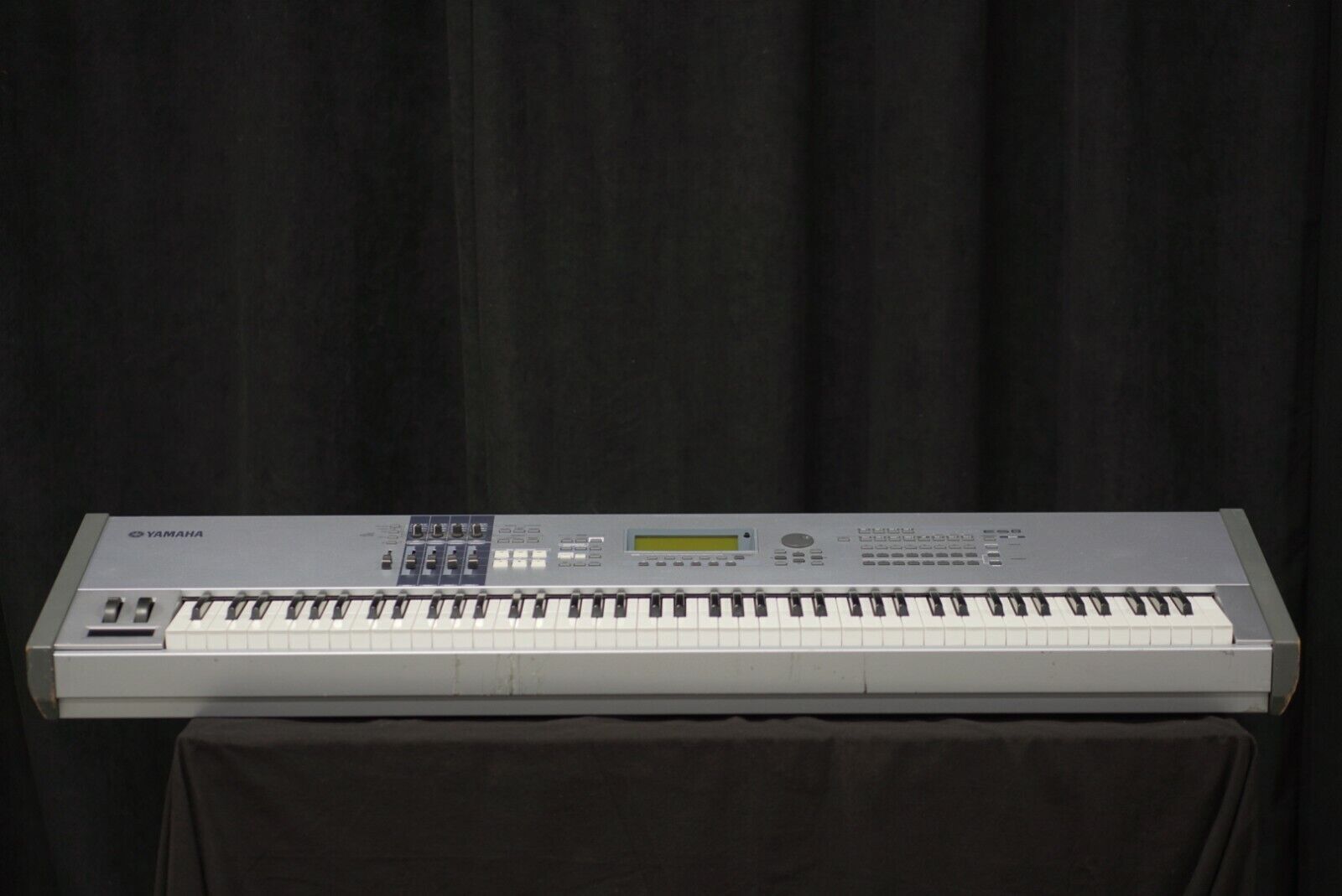 Yamaha Motif ES8 Music Production Synthesizer