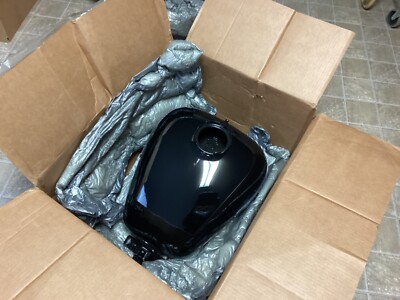 Harley Davidson ブラック　ガソリンタンク NEW in box OEM Harley Davidson Touring FLTRXS Fuel Tank