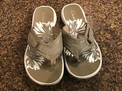 Clarks Collection Brinkley Mila Womens Tan/White Thong Flip Flops