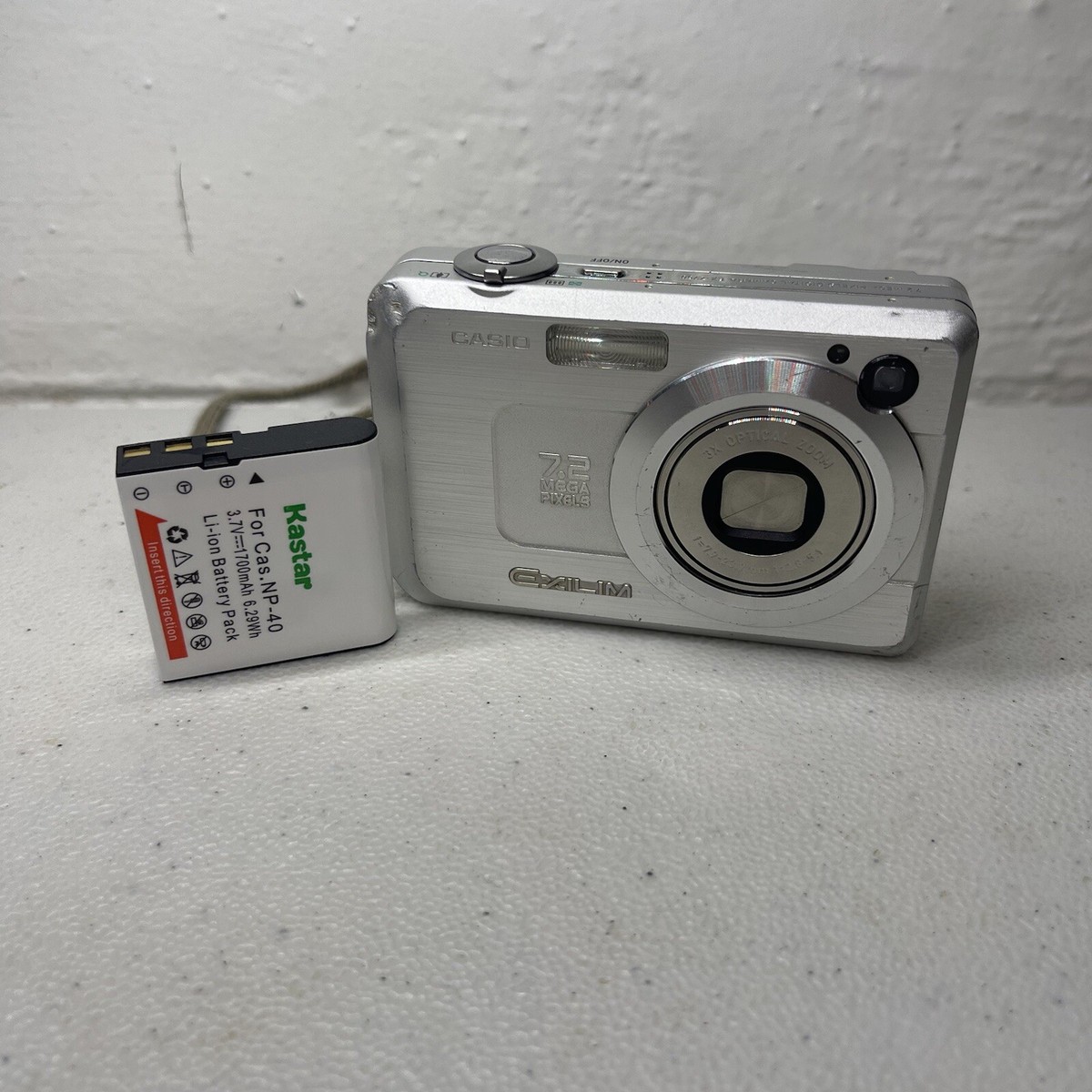 CASIO EXILIM EX-Z750 シルバー Casio Exilim Zoom EX-Z750 7.2MP Digital Camera Silver W
