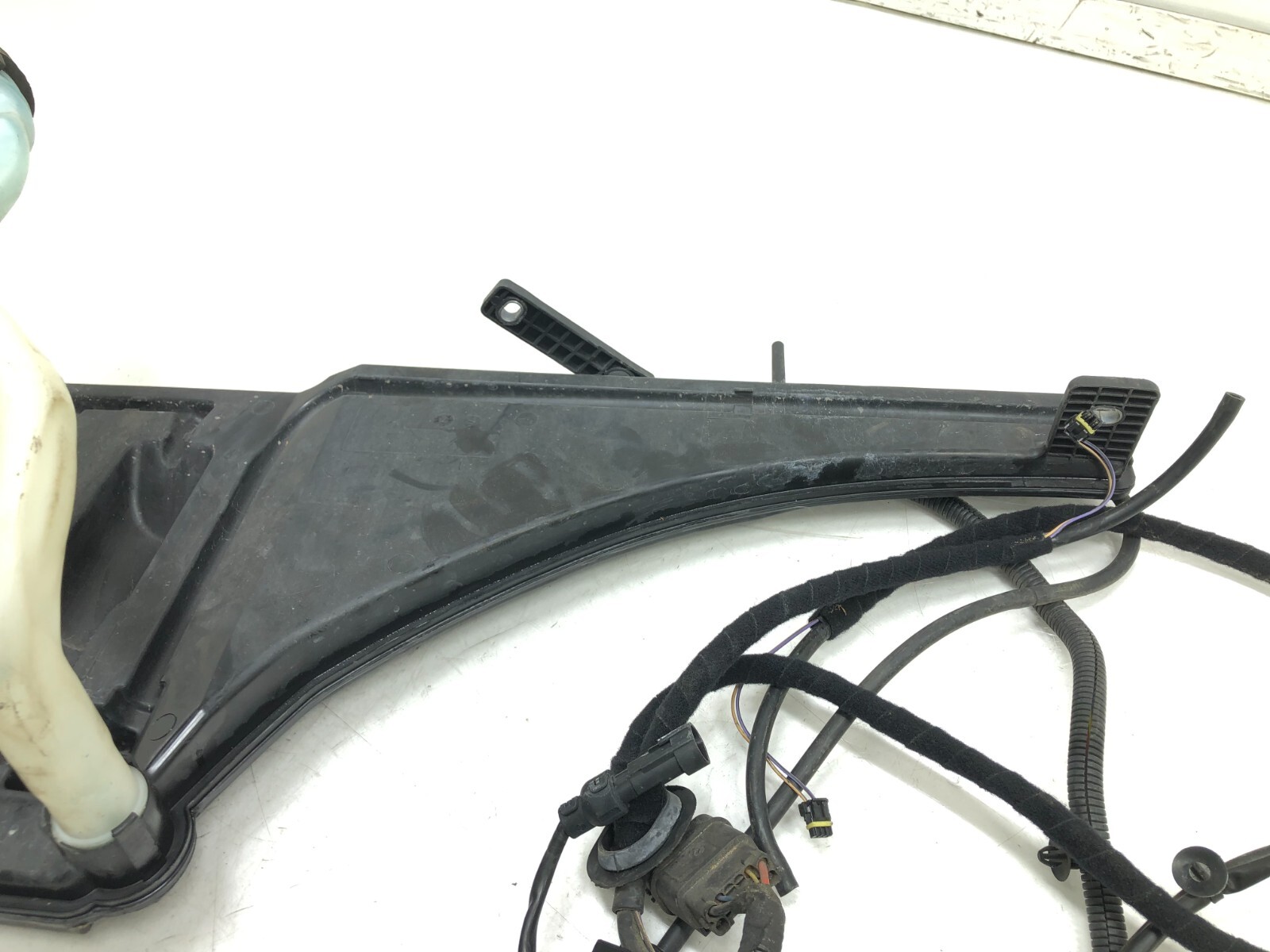 2014-2019 MASERATI GHIBLI SQ4 WINDSHIELD WIPER FLUID RESERVOIR TANK OEM.