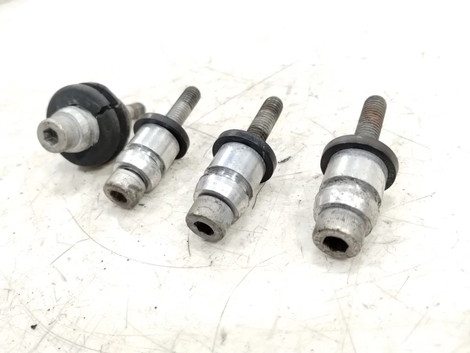 2000 00 Victory V92 V92C 后行李箱架鞍袋五金螺栓间隔套件 — 第 3/4 张图片