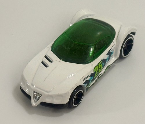 Hot Wheels Mattel 2013 freccia d'oro bianca con tetto verde #25. Diecast