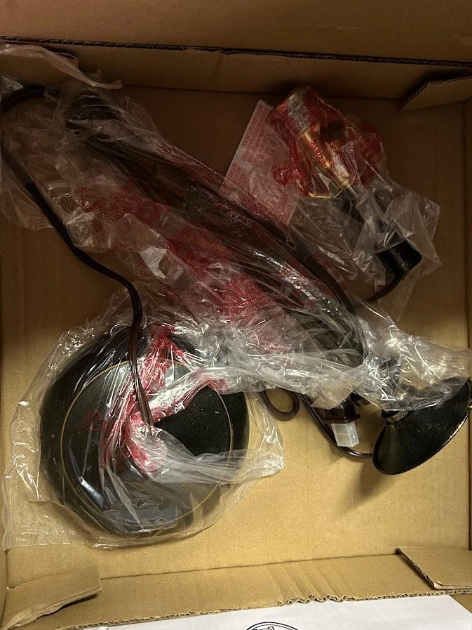 Hampton Bay Rhodes 28 pulgadas Lámpara de mesa de bronce con pantalla de lino natural Foto 3 de 4