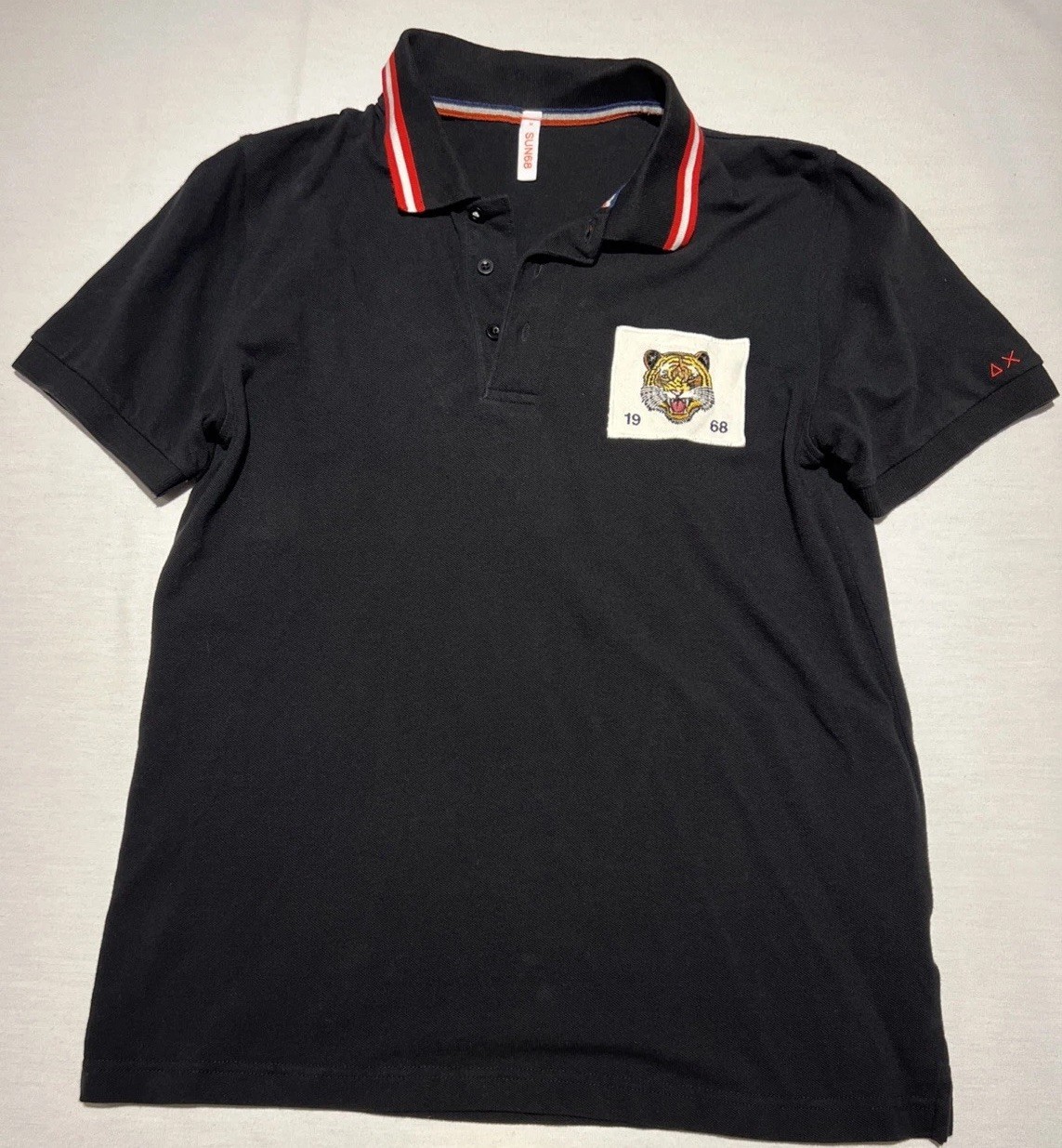 SUN68 Mens Polo Shirt Black Red Trim Tiger Patch Large 68 Patch on Back Cotton image 2