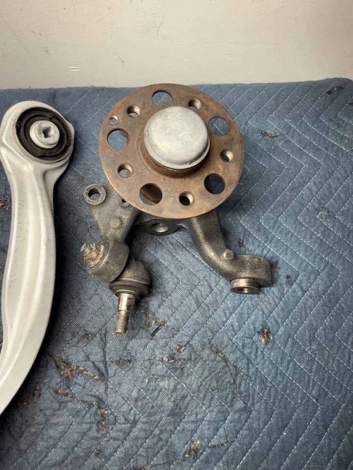 Conjunto de braço de controle superior e inferior dianteiro direito W218 2012 Mercedes CLS63 AMG 4 peças - Imagem 4 de 4