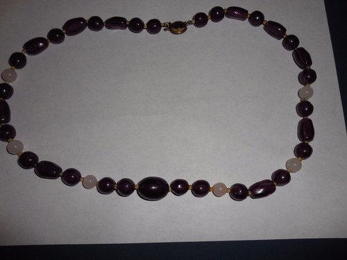 VINTAGE LUCITE PURPLE & CLEAR BEAD NECKLACE - Picture 5 of 9