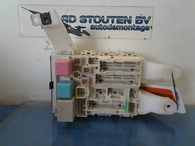 2009 Toyota Auris (E15) FUSE BOX FUSE BOX 8273002150A
