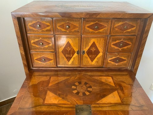 Schreibsekretär Nussbaum intarsiert Balticum um 1800 - Bild 20 von 23
