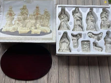 Vtg Crown Accents World Bazaars 11 Piece Nativity Set Including Wood Base 81552