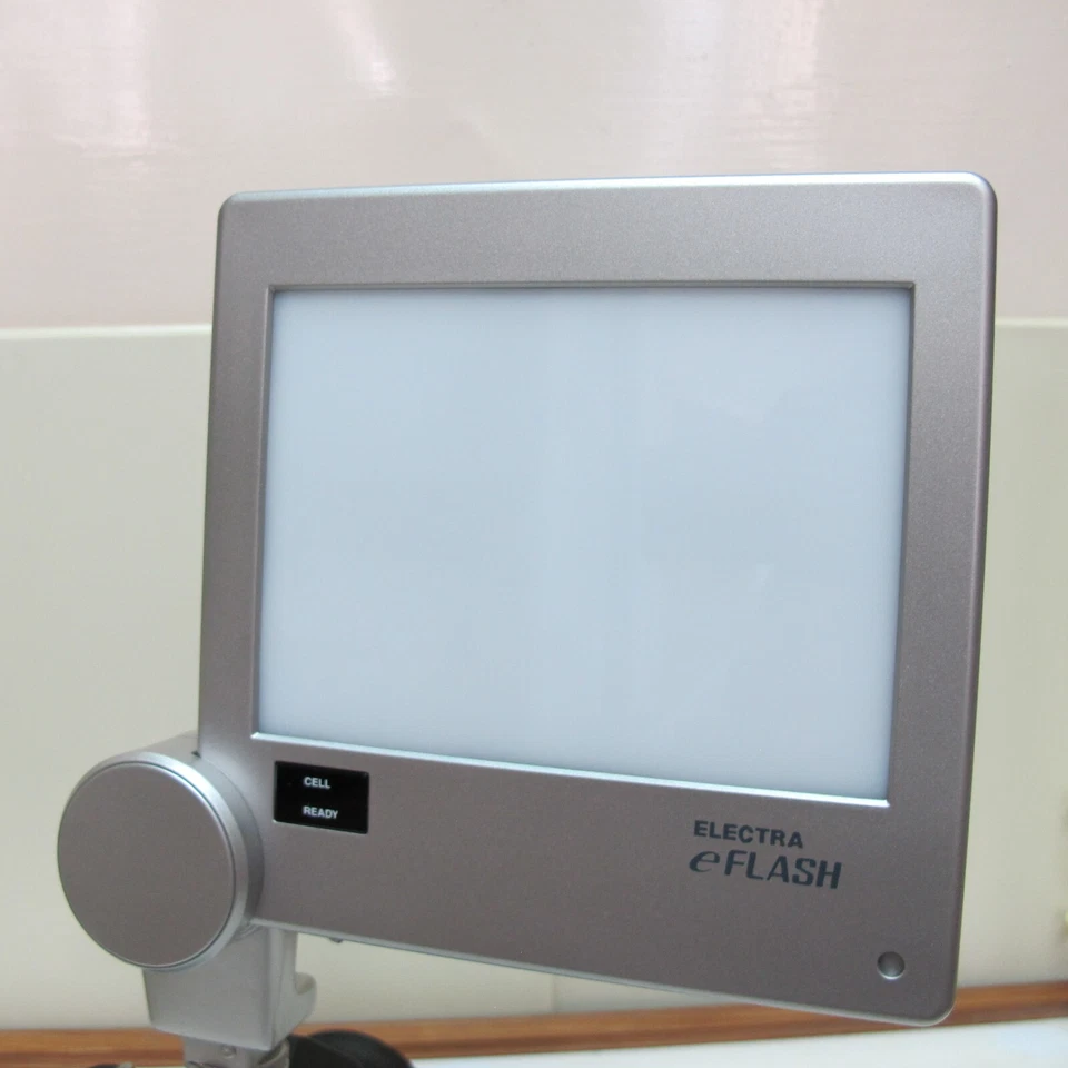 Digital Electronic Flash for Studio and Locations - Image 2 of 4