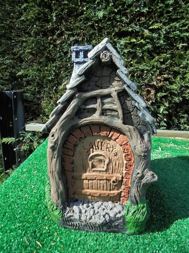 The Bakery Fairy/Pixie House concrete garden ornament - Picture 2 of 4