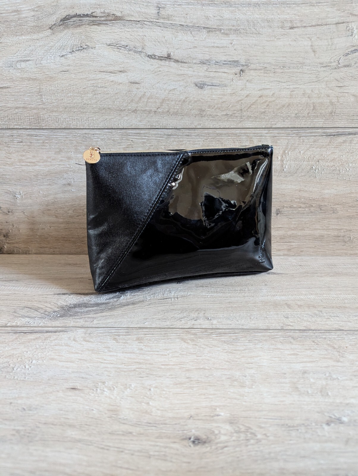 Borsa cosmetica Yves Saint Laurent YSL Beaute nera ecopelle vernice viaggio