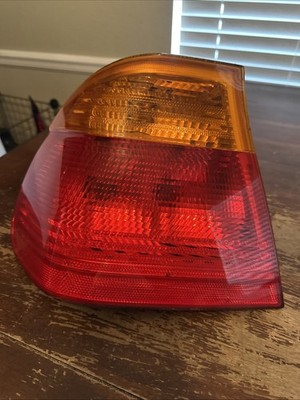 1999-2000-2001 BME E46 325 SDN LEFT  Driver Side TAILLIGHT BMW E46 325 OEM. U332