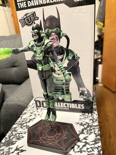 DC Collectibles Dark Nights Metal Batman The Dawnbreaker Statue - Picture 2 of 5