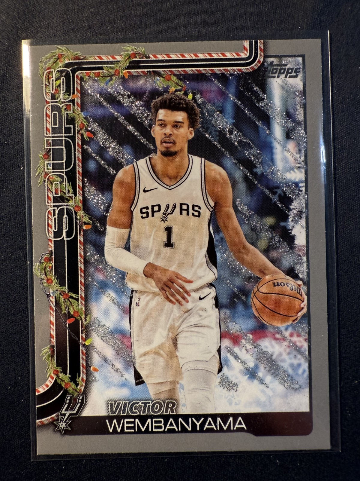 2025 Topps Holiday Glitter H156 Victor Wembanyama San Antonio Spurs