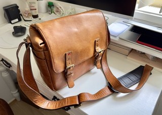 ONA×LEICA Berlin II Vintage Bourbon Leather Messenger Bag