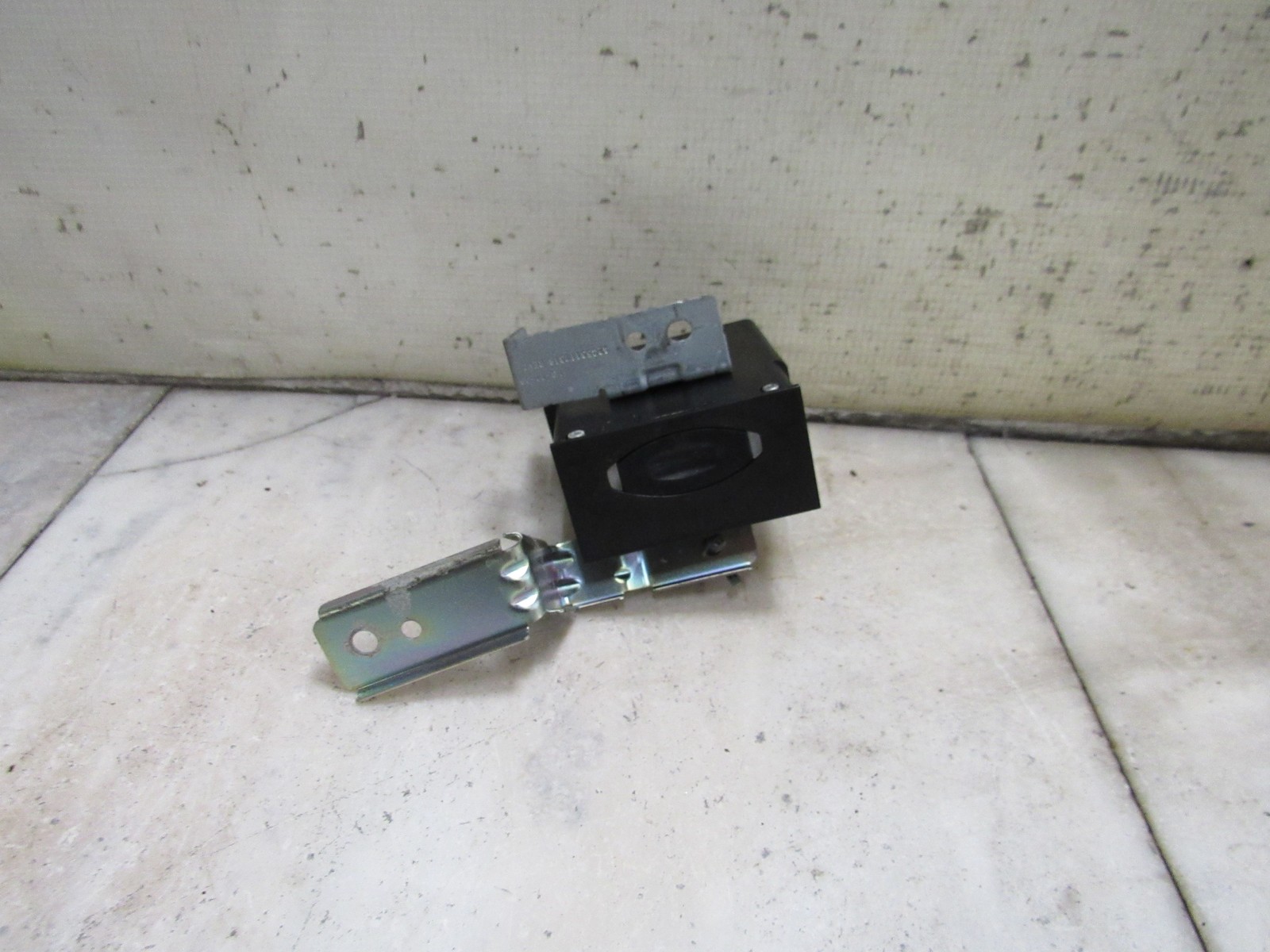 NISSAN MAXIMA Oem controller Card Slot 285f59n30a